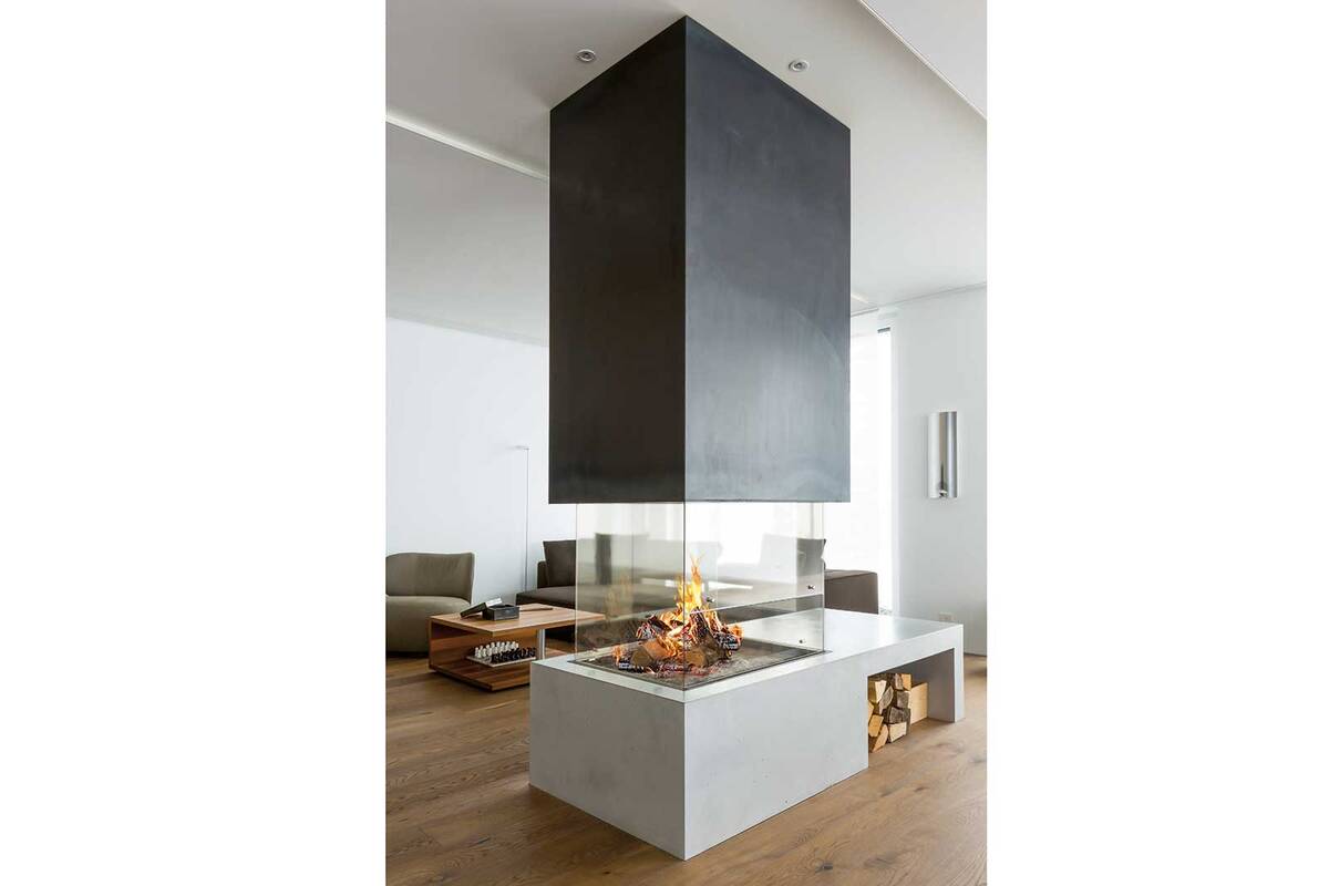 Keine Grenzen sind bei den Design-Cheminées der Staffieri AG gesetzt. Denn die Modelle aus der Linie «No Limits» sind Einzelanfertigungen. Wer sich etwa für eine rahmenlose Scheibe entscheidet, hat freie Sicht auf die Flammen. Staffieri.