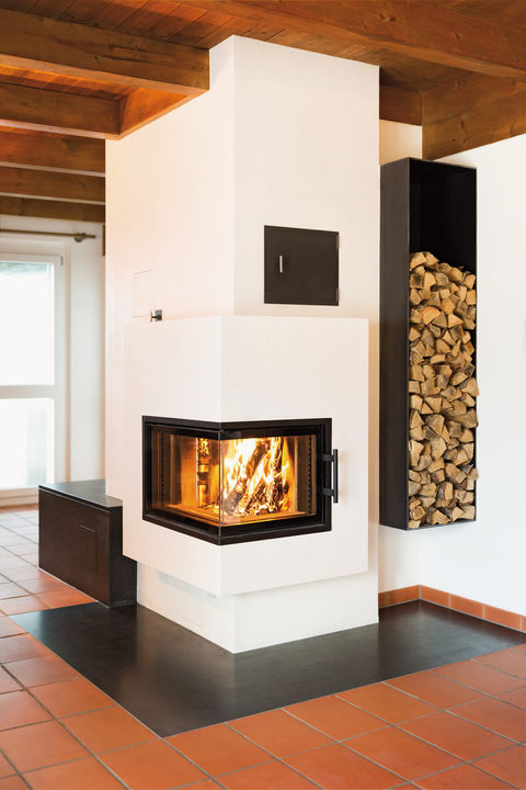 Speicherofen mit Ecktüre.