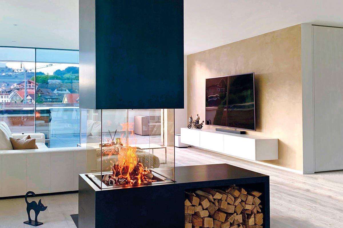 Ein Unikat, das in Farbe und Form, in Design und Funktion so einzigartig ist wie sein Besitzer – der «Swissfirecube» wird auf Wunsch massgefertigt. Ganz Baukeramik.