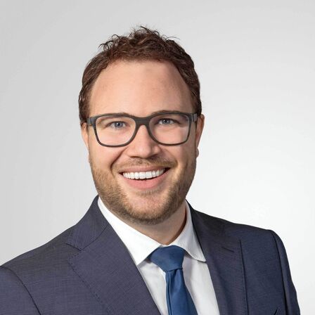 Severin Brumann, Leiter der Geschäftsstelle Oerlikon der Valiant Bank: «Wer kann, sollte von Anfang an monatlich Geld ansparen, denn irgendwann müssen Geräte ersetzt oder muss etwas am Haus repariert werden.»