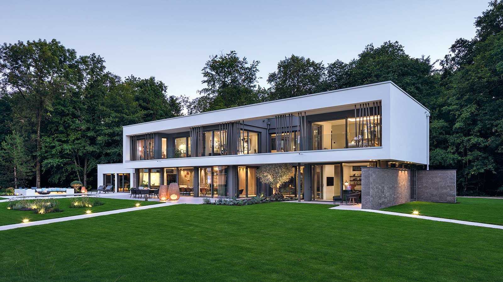 Beliebt bei Schweizer Bauherren: die vom britischen Architekten Nick Blunt entworfene Luxusvilla von Weberhaus.