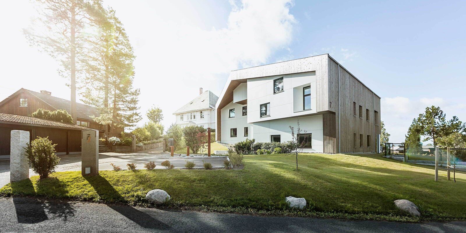 Die Villa Faun in Norwegen verfügt über eine Fassade mit unsichtbarer Befestigung.