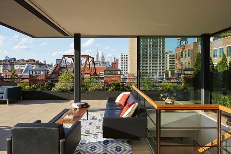 Rustikal, verspielt im englischen Stil oder ganz schlicht: Die Atrium-design AG ist spezialisiert auf Windschutzverglasungen und grosse Glasfronten aller Art. www.atrium-design.ch