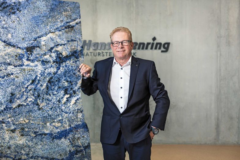 Inhaber Hans Eisenring: «Es ist ein Raum der Inspiration und der Steinkompetenz».