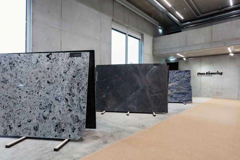 Hier werden Steine aus der ganzen Welt präsentiert.