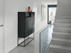 Das Kommodensystem «Mio» sorgt in vielfältiger Ausführung für Ordnung im Entreé. Kettnaker.