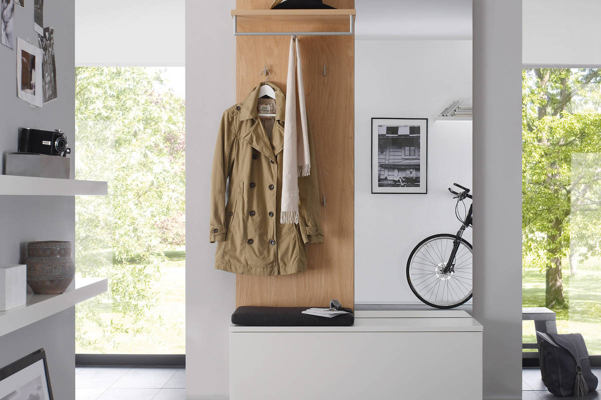 Schuhschrank, Garderobe, hinterleuchteter Spiegel, Bank: Die einzelnen Elemente von «Tando» können frei kombiniert werden. Sudbrock.