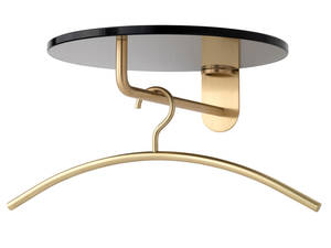 Goldstück: Zu Wandgarderobe und Bügel gibt es passend auch Haken und Schubkastenkonsole in vergoldeter Ausführung. Schönbuch.