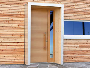 Dank ihrer innenliegenden Korkisolierung erfüllt die Haustür «A ECO 100» alle Anforderungen für den Minergie-Standard. Rubner/Tomwood.