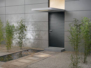 Die dreidimensionalen Fräsungen auf der Oberfläche geben der Eingangstür einen ganz besonderen Look. «Nevos Fold», Josko.