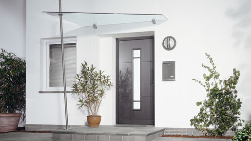 Gekommen, um zu bleiben. Einladender Hauseingang.