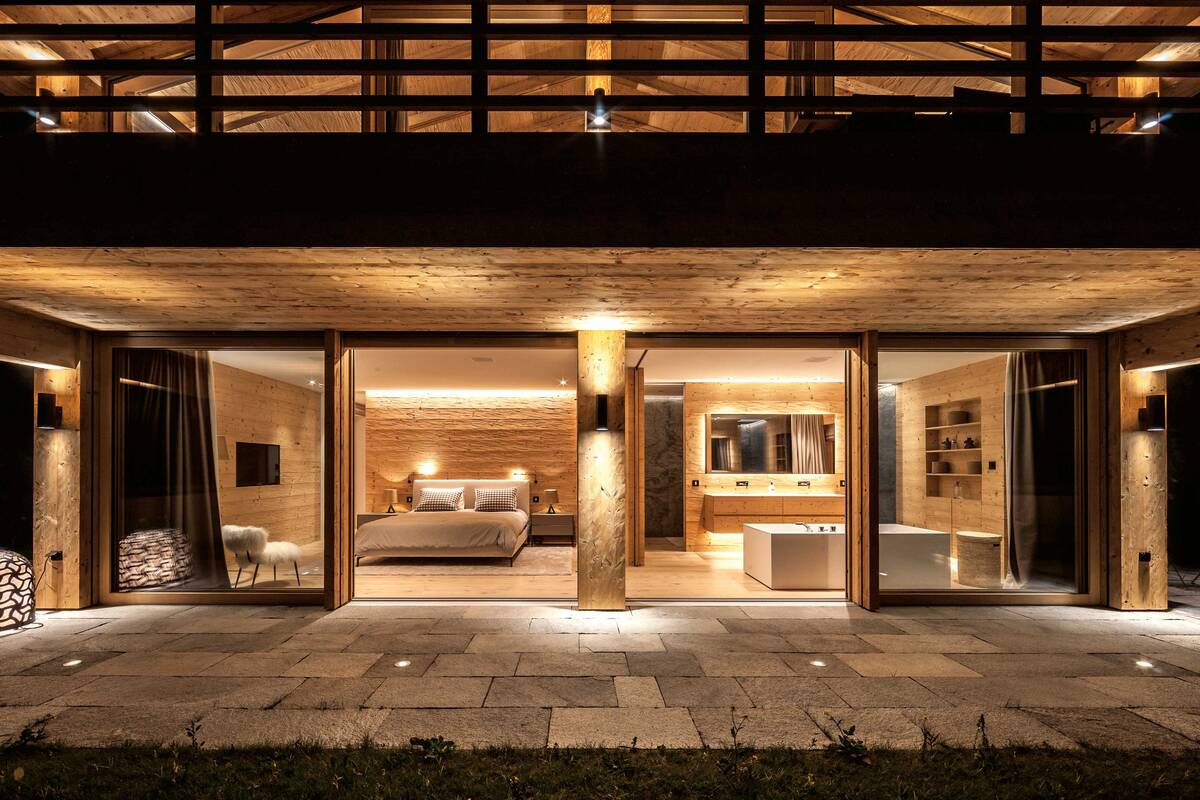 Die Eschbal-Gruppe entwickelt Fenstersysteme und produziert Systemkomponenten für Holz-/Metallfenster und Hebeschiebetüren. Über 100 regionale Fensterbauer betreuen jedes Projekt genau nach Bedarf. Eschbal AG.