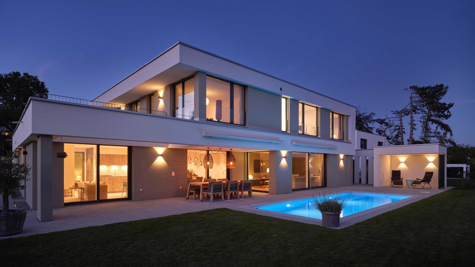 Für die Bauherrschaft ist es zugleich Wohn- und Ferienhaus. In der Einliegerwohnung fühlen sich auch Gäste willkommen.