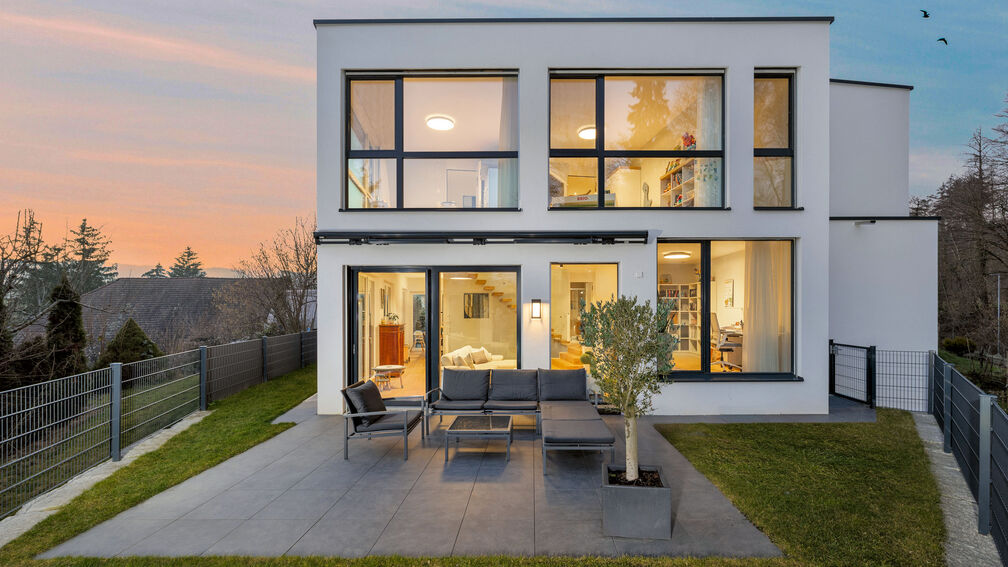 Elegantes Zuhause mit Blick ins Grüne