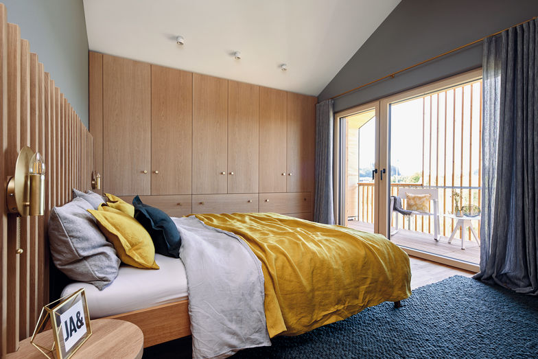 Die Loggia vor dem Elternschlafzimmer ist ein schöner privater Rückzugsort.