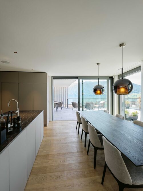 Die Küche «Orea X» mit Kochinsel besticht durch ihre Hochwertigkeit und ruhige Ausstrahlung.