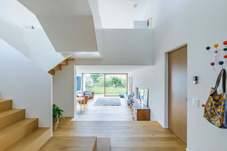 Durch die Splitlevels ergeben sich spannende Raumabfolgen.