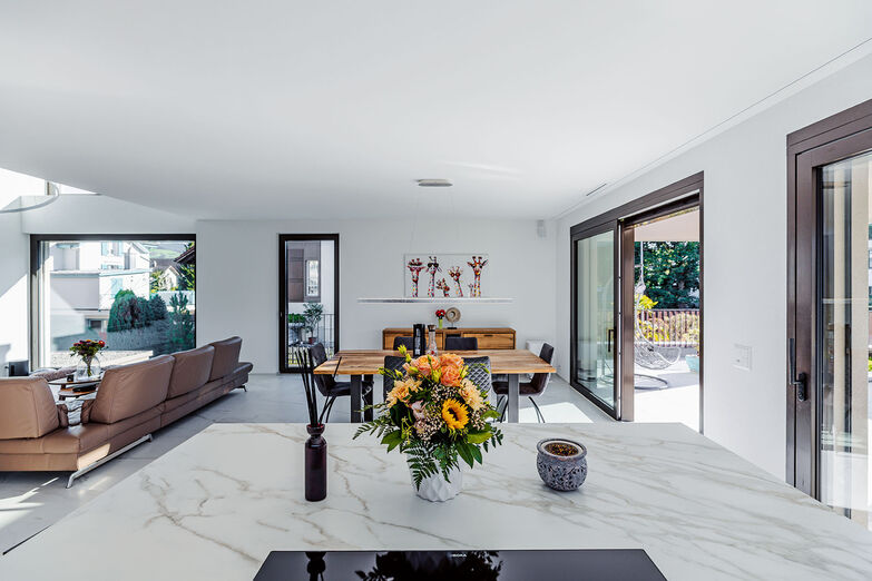 Das offene Wohnkonzept bietet Komfort auf höchstem Niveau. © Matthias Eberle Fotografie