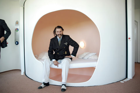 Designer Luigi Colani (* 2. August 1928 in Berlin-Friedenau) ist bekannt für biomorphe Designs: keine Ecken, keine Kanten – alles ist rund. 