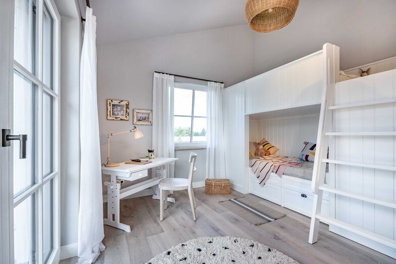 Ein schöner Alkoven und der Balkonzugang sind Highlights in den Kinderzimmern.