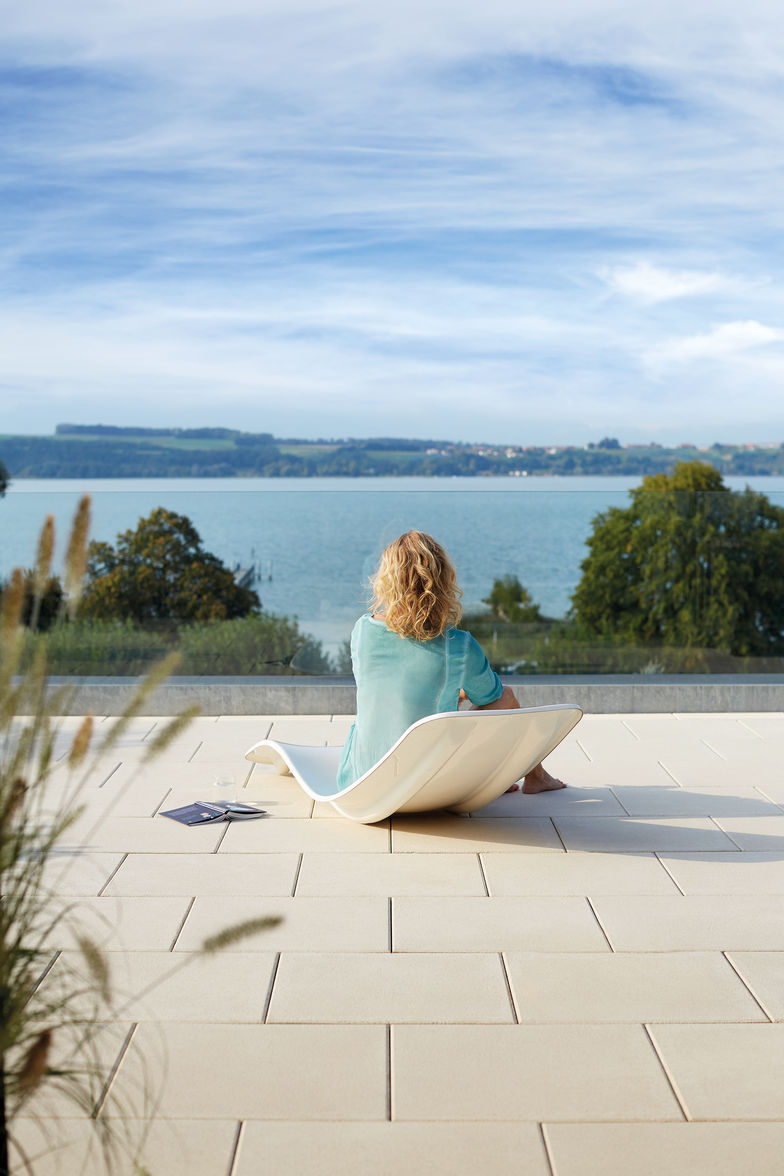 Die Betonplatte «Finessa Light» eignet sich wegen des geringen Gewichts besonders für Terrassen und Balkone. Créabeton Matériaux AG.
