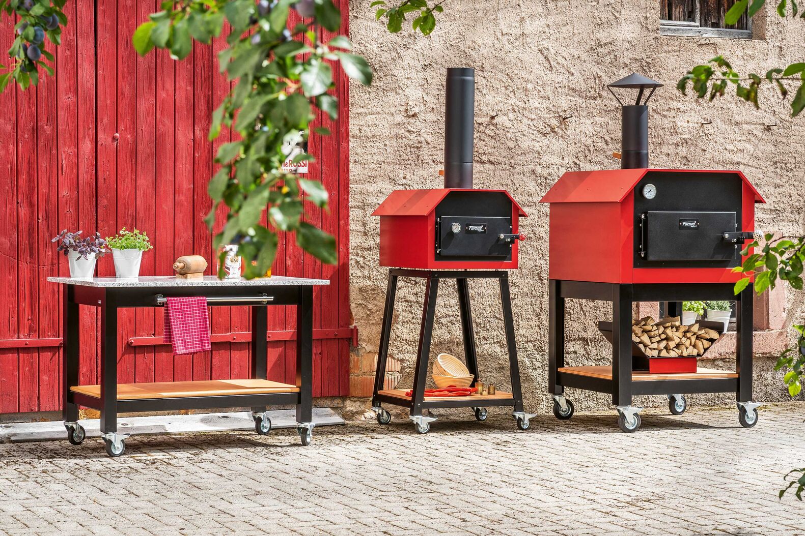 Der Fahrbare: Der Holzbackofen von Furnus backt Brot, Pizza und Kuchen. Er eignet sich auch für Gratins oder zum Dörren von Obst. Hein Feuerkonzepte GmbH, www.feuerkonzepte.ch, Foto: Uli Glasemann