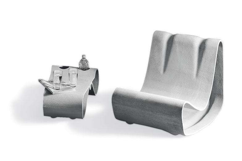 Der unverwüstliche Stuhl von Willy Guhl kann das ganze Jahr im Freien stehen. Eternit.