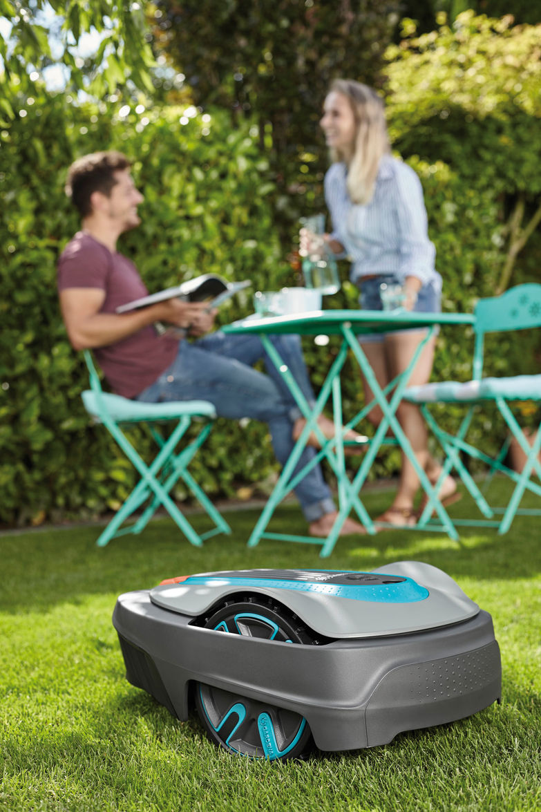 Mähroboter hinterlassen das Schnittgut so fein zerkleinert, dass es fast nicht mehr zu sehen ist. «Silenio», Gardena.