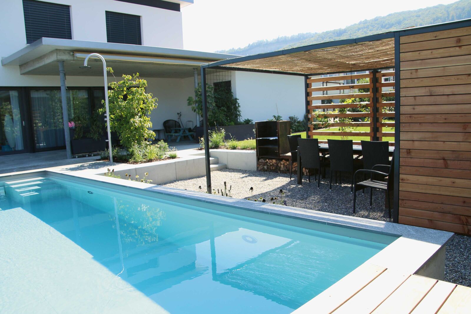 Einen Swimmingpool in die Gartengestaltung zu integrieren, muss kein Traum bleiben.