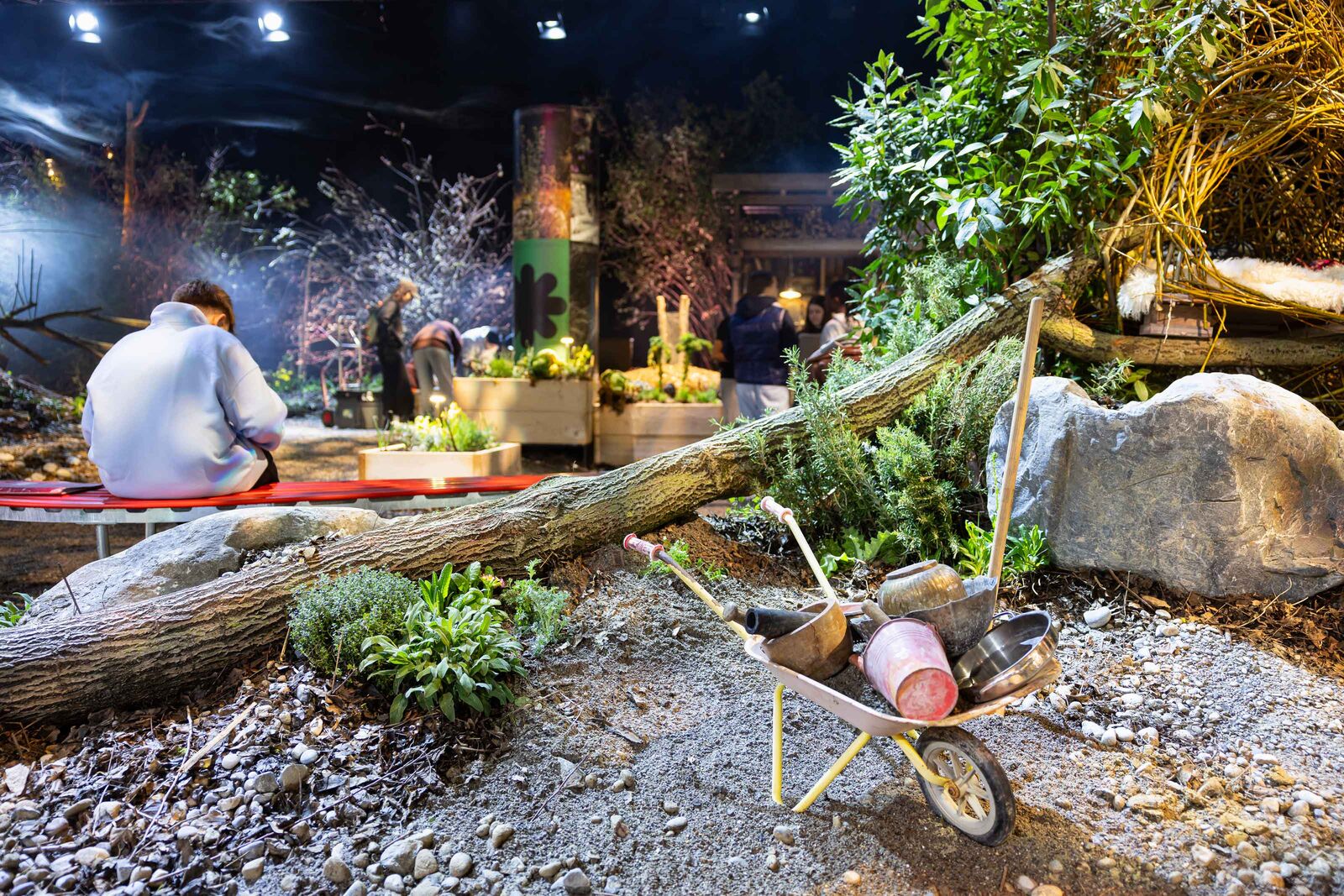 Der Schaugarten «Der Igel unter der Rutschbahn» ist mit dem Silber-Award in der Kategorie «Mastergärten (ab 200 m2)» ausgezeichnet. Inszeniert hat dies die Blühende Landschaften AG.