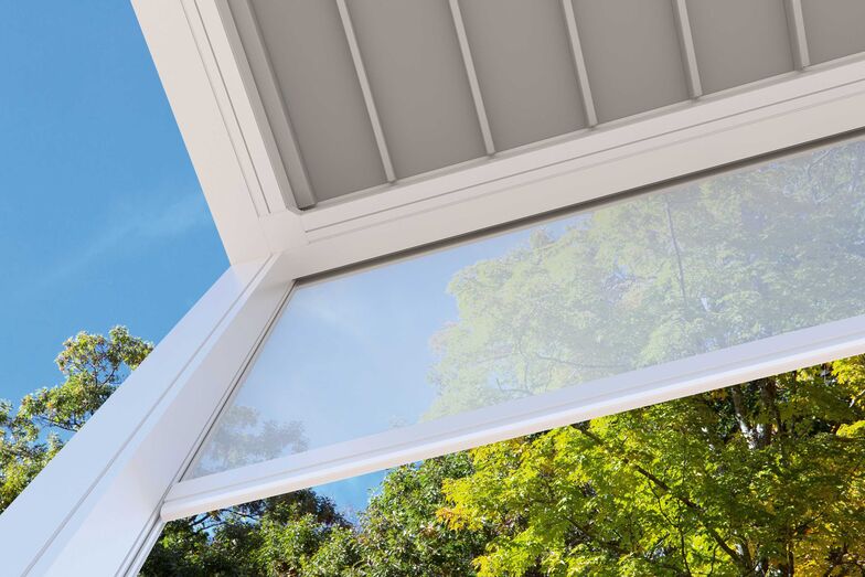 Zum robusten Stoffdach können Seiten aus Stoffstoren oder Schiebeverglasungen kombiniert werden.