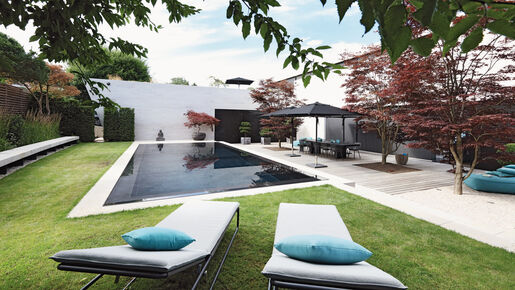 Schwimmen im Pool mit Niveau