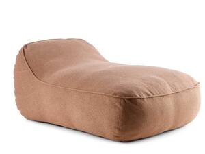 Die Hülle des Sitzsacks «Evora» ist nicht nur wasserfest, sondern auch in vier Kammern unterteilt, die die Füllung an Ort und Stelle halten. Hunn Gartenmöbel AG.