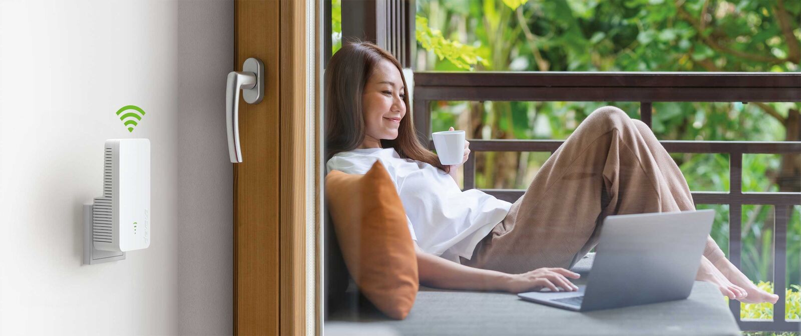 Der Repeater verstärkt das vom Router ausgehende WLAN.