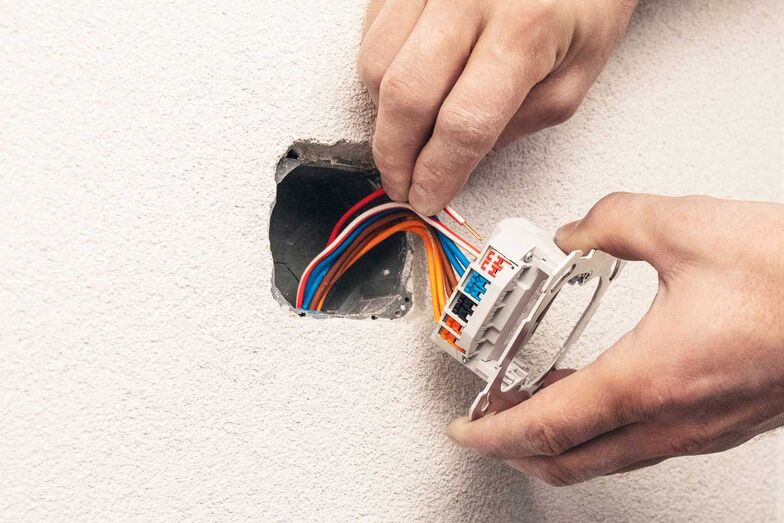 Das System «Wiser by Feller» kann in Neubauten oder in bestehende Gebäude integriert werden.