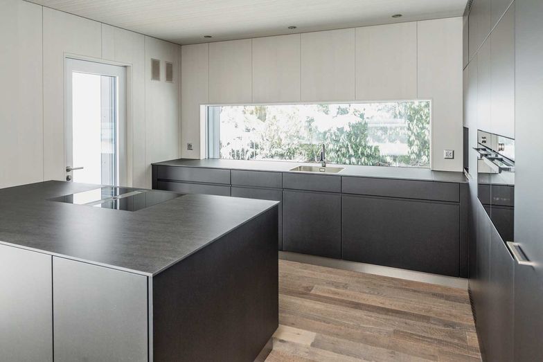 Die Komfortlüftung von Zehnder sorgt leise und zugluftfrei für eine gesunde Luftqualität in den Innenräumen.