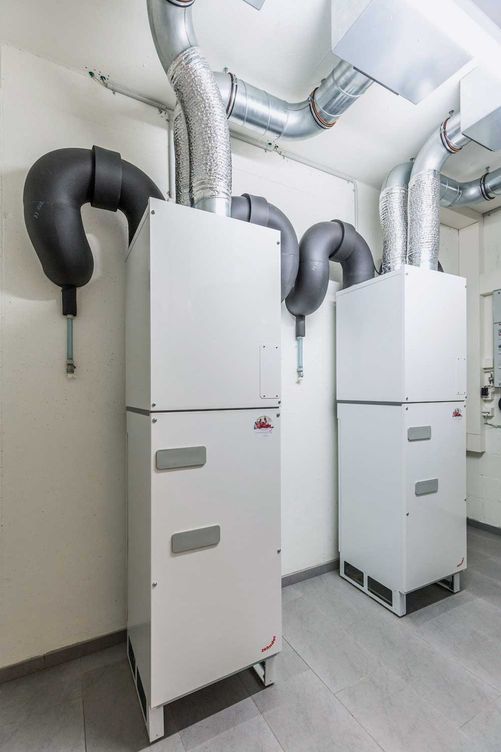 Pro Wohneinheit wurde je ein Lüftungsgerät im Keller installiert.