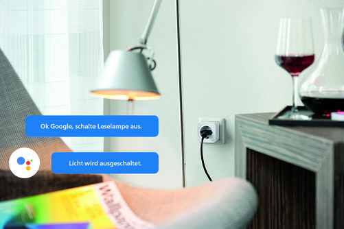 «Ok Google: Schalte das Licht an!» oder «Ok Google: Stelle die Heizung im Bad auf 22º Grad!» Der Butler, der diese Befehle umsetzt, heisst «Home Control». Nach einer kurzen Einrichtung steht Besitzern eines Google Home-Produkts eine sehr grosse Auswahl an Smart Home-Befehlen per Spracheingabe zur Verfügung, von der Lichtsteuerung über die Alarmanlage bis hin zur Regelung der Heizkörperthermostate. Hausbesitzer benötigen dafür einen Google Home oder Google Home Mini Smart Speaker. Devolo.