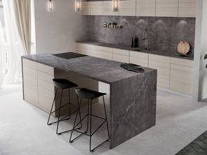 Zement und Naturstein: Das spanische Unternehmen Cosentino ist Marktführer im Bereich der innovativen Oberflächen für Innen- und Aussenräume. Die äusserst robusten Verbundwerkstoffe eignen sich für diverse Einsatzmöglichkeiten wie Wand und Boden, den Küchen- und den Badausbau. An der Möbelmesse Mailand wurden die neusten Farbtrends für «DKTN by Cosentino» präsentiert: «Natural» und «Industrial», passend zu den aktuellen dekorativen Strömungen im Innen- und Aussenraum. Consentino.