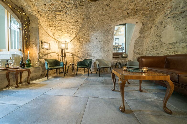 Keramische Platten bestehen zu 100 % aus natürlichen Materialien und stehen damit im Neubau- und im Renovationsbereich hoch im Kurs. Ganz Baukeramik AG, www.ganz-baukeramik.ch