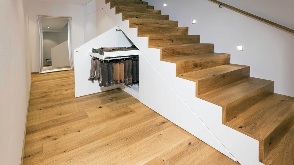 Einbauschrank unter der Treppe