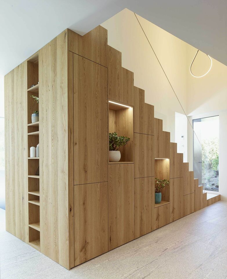 Alpnach Schränke: Einbauschrank Treppe