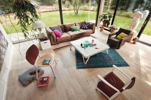 Moderne Multistäbe bringen Spannung und Abwechslung auf den Boden. Kollektion «Longlife PC 400» in Eiche vital weiss. Meister Werke Schulte GmbH.