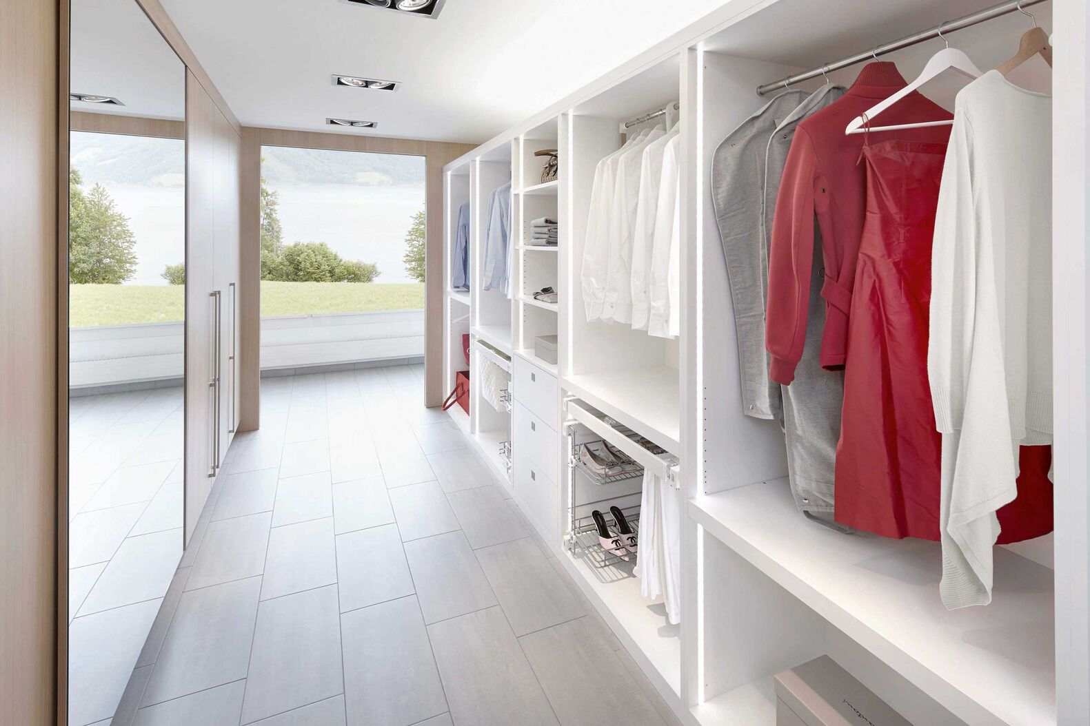 Kleiderschrank nach Mass. Movanorm AG.