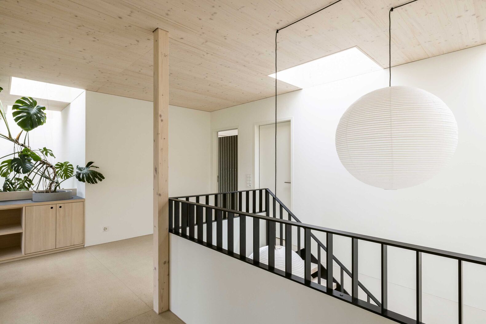 Das Schweizer Staketengeländer «Liteline» besteht zu mindestens 80  Prozent aus recyceltem Aluminium und wurde mit dem German Design Award 2023 in der Kategorie «Excellent Product Design» ausgezeichnet. Ruch AG, www.liteline.ch