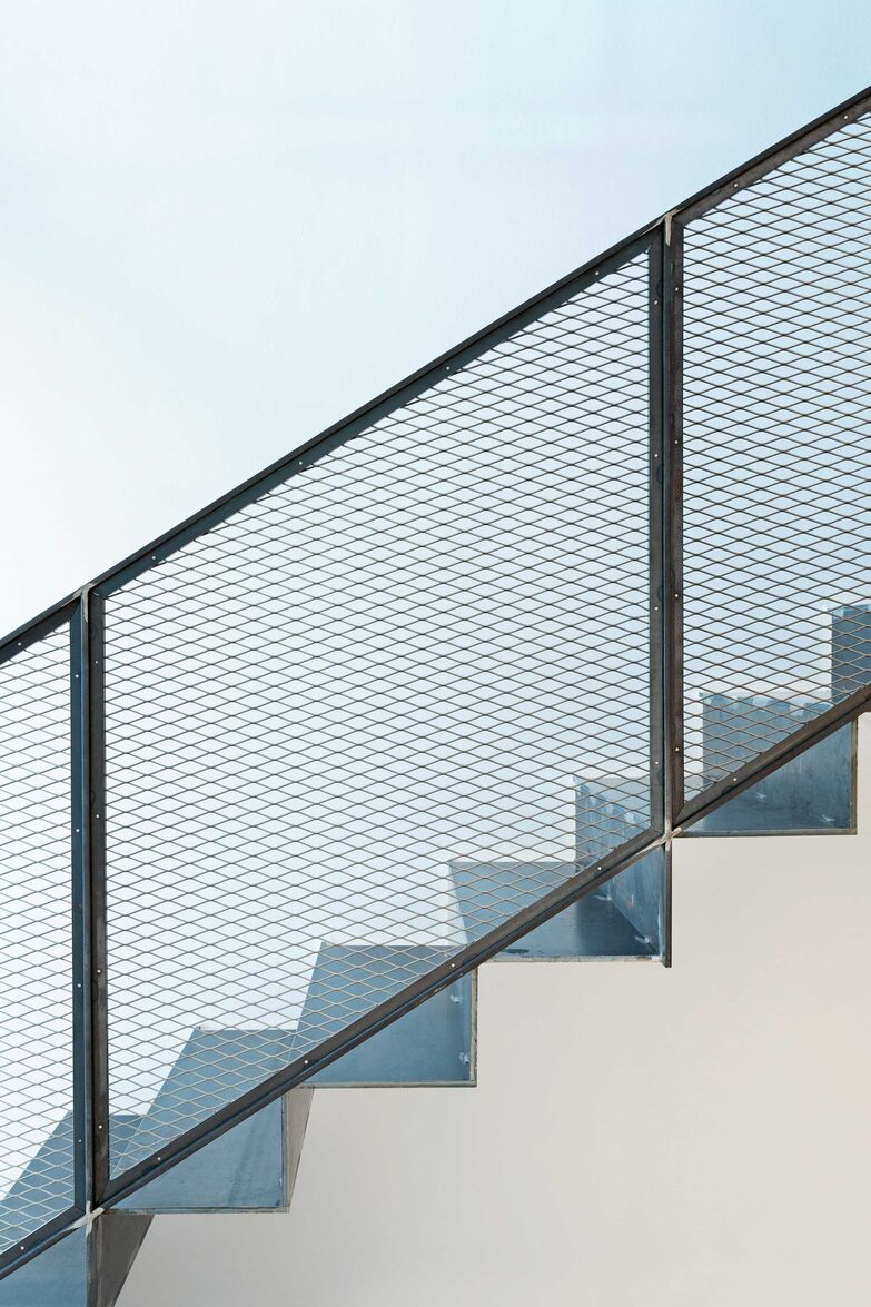 Ein zeitlos modernes Streckmetallgeländer im Industrial Look. «Geländer 2.0», Spitzbart Treppen GmbH, www.spitzbart.de