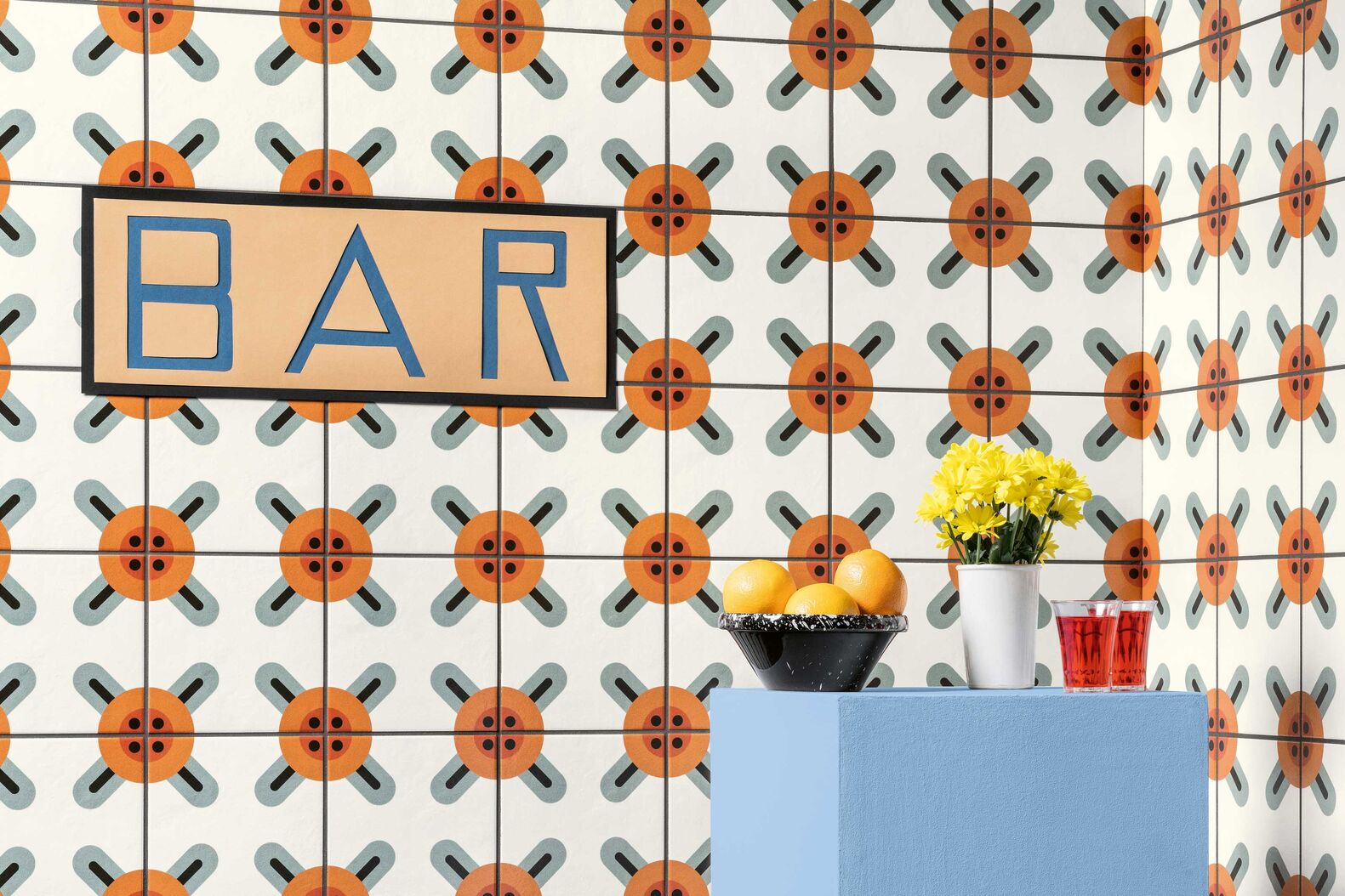 Für die Keramikkollektion von Ceramiche Mutina entwarf die Künstlerin Nathalie Du Pasquier spannende Dessins wie beispielsweise «Corner». Über: Sabag AG.