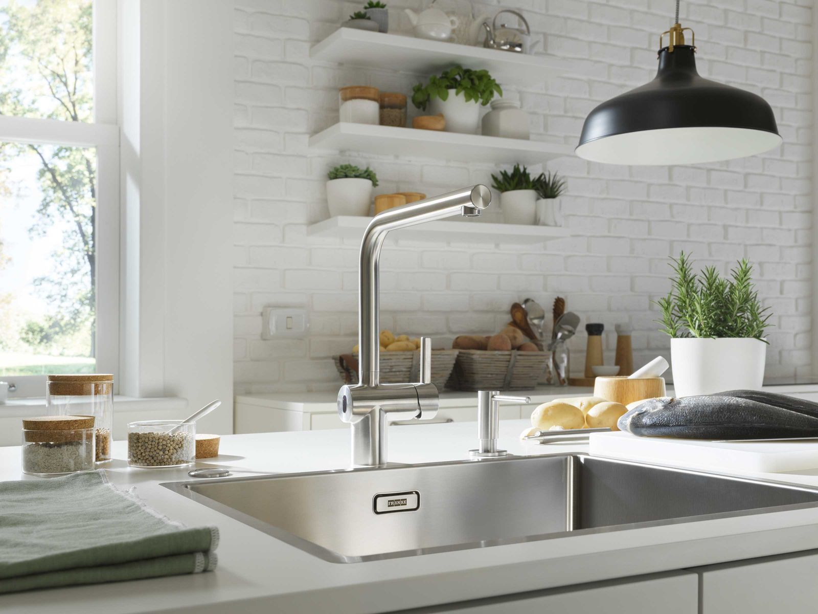 Armatur «Atlas Neo Sensor» funktioniert berührungslos oder mit Hebel.