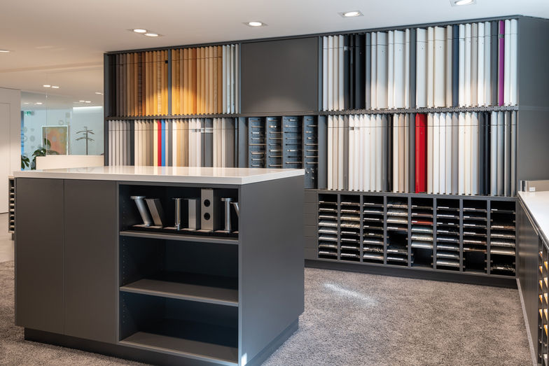 Zahlreiche Muster für Fronten und Oberflächen erleichtern die Auswahl.