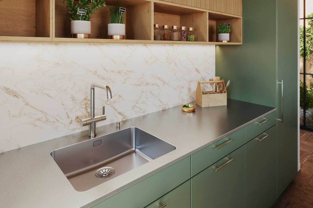 Eine Küche darf nicht nur auf ihr Aussehen reduziert werden. Der Ablauf sollte gut durchdacht sein, damit der Alltag reibungslos funktioniert und alles möglichst mühelos sauber bleibt. Suter Inox bietet nun Erweiterungen für die Ab- und Überlauftechnik an. Die Ventilausführung «Tipo Desino» verfügt über eine integrierte manuelle Bedienung, die per Fingertipp funktioniert. Suter Inox AG.